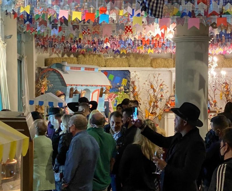 Governador esteve em festa junina realizada no dia 6 de junho em hotel de Gaspar – Foto: Redes Sociais/ND