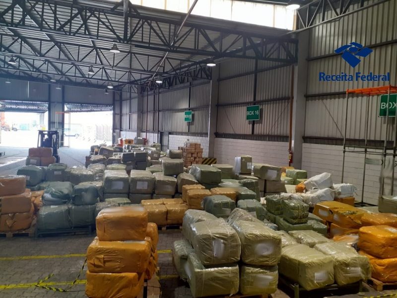 Carga foi declarada como sendo de guarda-chuvas – Foto: Receita Federal/Divulga&ccedil;&atilde;o