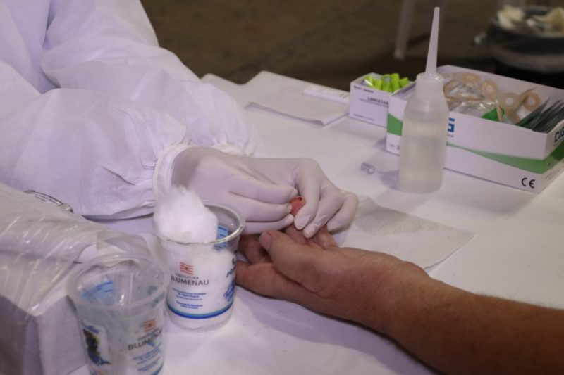 Blumenau vai comprar mais 35 mil testes para coronav&iacute;rus&nbsp;– Foto: Michele Lamin/PMB/Divulga&ccedil;&atilde;o/ND