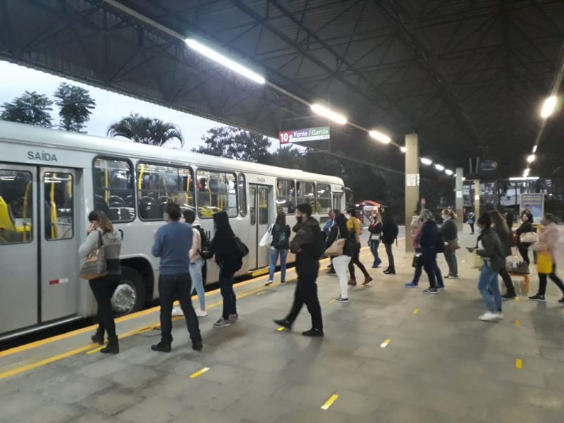 Transporte coletivo s&oacute; poder&aacute; funcionar com 50% da capacidade de cada ve&iacute;culo – Foto: Talita Catie/ND