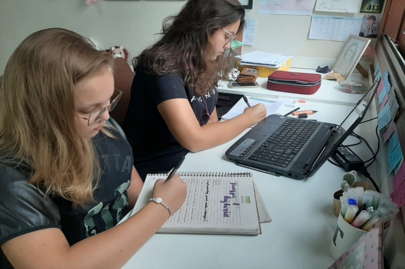 Homeschooling volta ao centro do debate após condenação de casal e pressão política no Congresso