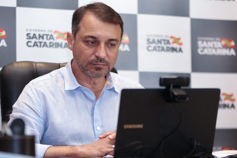 Governador Carlos Moisés continua ativo nas redes sociais – Foto: Mauricio Vieira/Secom/Divulgação/ND