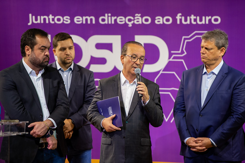 Governador assina carta que pede revis&atilde;o do Pacto Federativo no &uacute;ltimo dia de Cosud no Rio de Janeiro &mdash; Foto: Eduardo Valente/Secom/ND