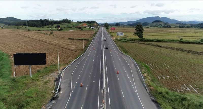 Registro das obras de duplica&ccedil;&atilde;o da rodovia feito em julho de 2019 – Foto: Reprodu&ccedil;&atilde;o/Facebook