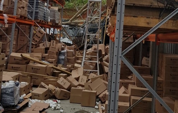 Empresa tenta salvar parte da produ&ccedil;&atilde;o – Foto: Stolf/Divulga&ccedil;&atilde;o/ND