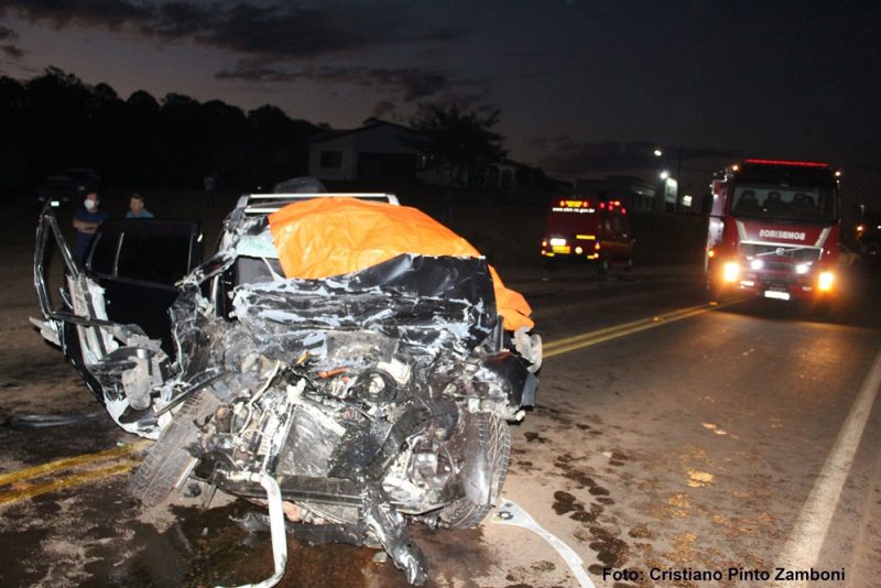Automóvel ficou destruído após o acidente &#8211; Foto: CPZ Notícias/Reprodução/ND