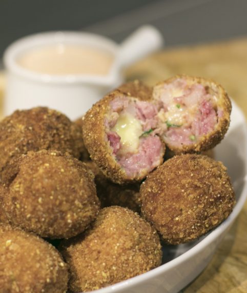 Bolinho de Linguiça Toscana Recheado – Foto: Divulgação/Aurora