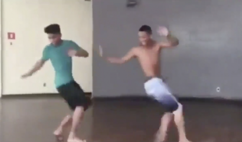 Embora recente, perfil no Twitter de funkeiros dan&ccedil;ando ao som de Heavy Metal vira fen&ocirc;meno – Foto: Reprodu&ccedil;&atilde;o Twitter