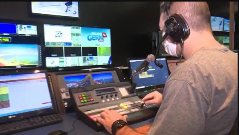 <span style="font-weight: 400;">Em 2013, a emissora foi a primeira do interior do Sul do Brasil a produzir, editar e transmitir os programas em alta definição</span> – Foto: Reprodução imagens de TV