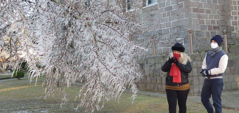 O cenário congelado chamou a atenção de moradores – Foto: Mychel Hudson Legnaghi/Divulgação/ND