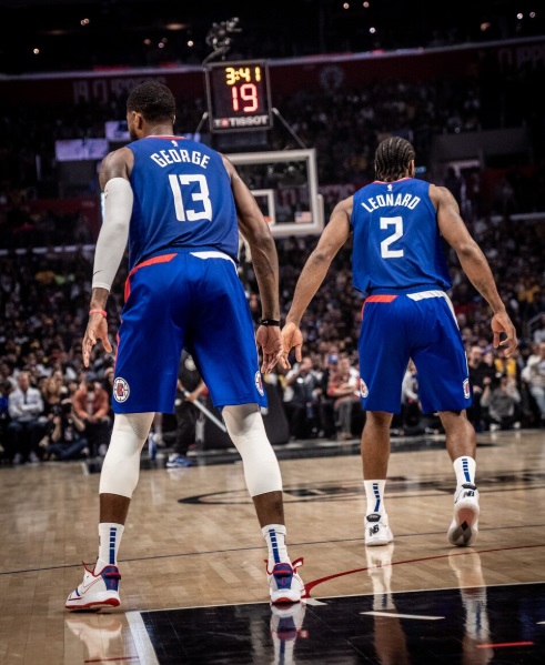 Paul George e Kawhi Leonard somam uma m&eacute;dia de 47.9 pontos por jogo – Foto: NBA/ND