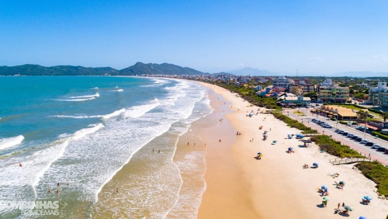 Tr&ecirc;s praias de bombinhas s&atilde;o aprovadas pelo j&uacute;ri nacional no programa bandeira azul – Foto: Setur Bombinhas/Divulga&ccedil;&atilde;o/Reprodu&ccedil;&atilde;o/ND