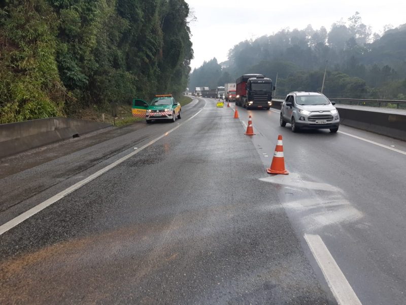 Mesmo ap&oacute;s a libera&ccedil;&atilde;o da pista, a fila chegava a 10 quil&ocirc;metros – Foto: PRF/Divulga&ccedil;&atilde;o