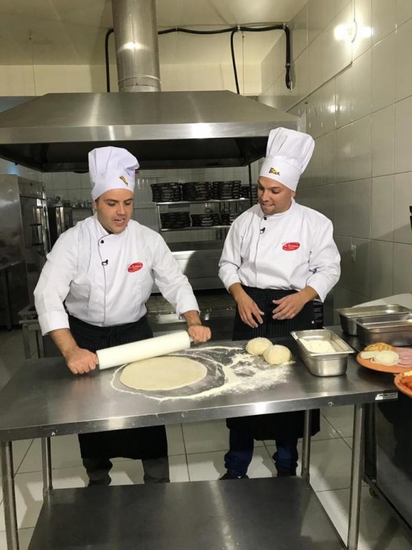 Polito cozinhando no quadro BG Gourmet, exibido no Balan&ccedil;o Geral, em 2019. – Foto: Arquivo/ND