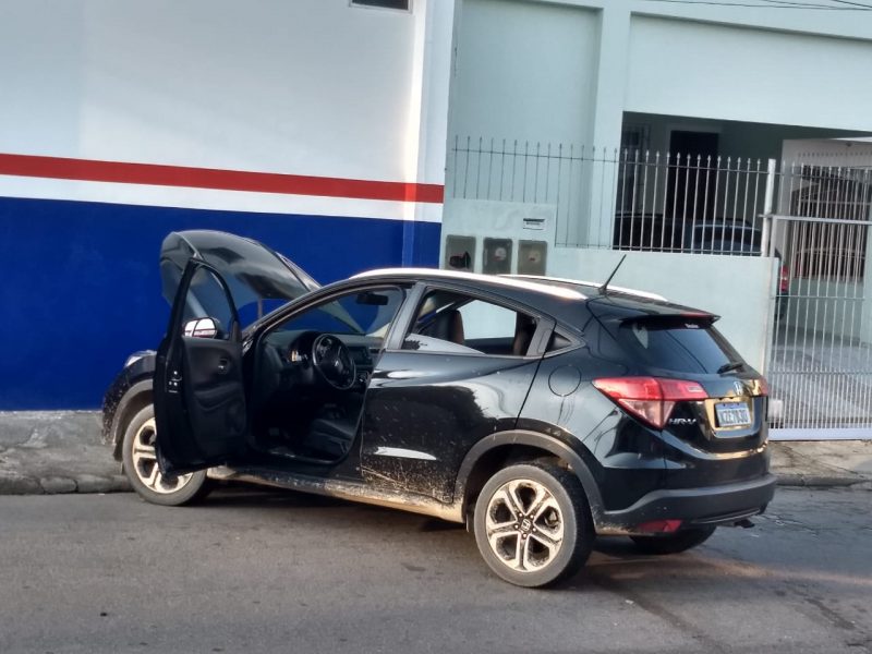 PRF perseguiu ve&iacute;culo roubado na manh&atilde; deste s&aacute;bado (18) – Foto: Ian Sell/ND