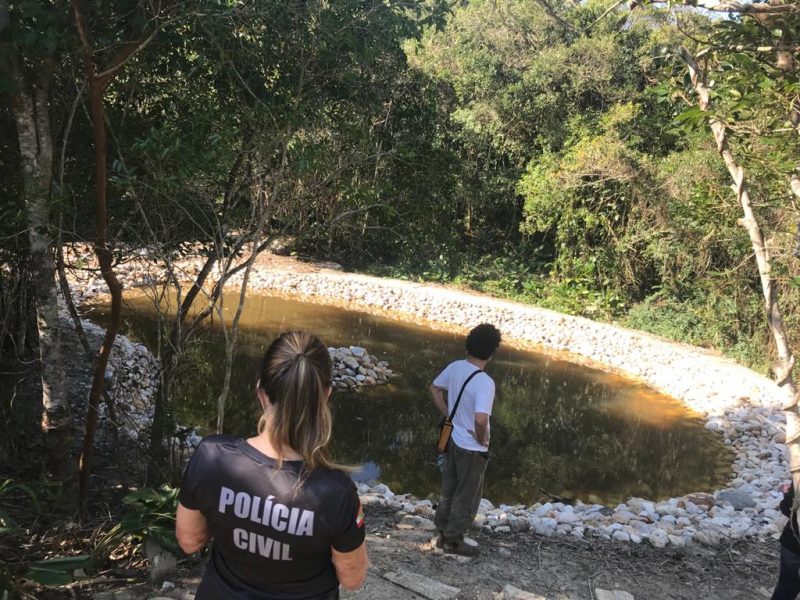Agentes estiveram na regi&atilde;o de acesso a Praia do Gravat&aacute; – Foto: Divulga&ccedil;&atilde;o/Pol&iacute;cia Civil/ND