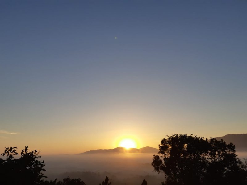 Céu no início da manhã no raiar do sol