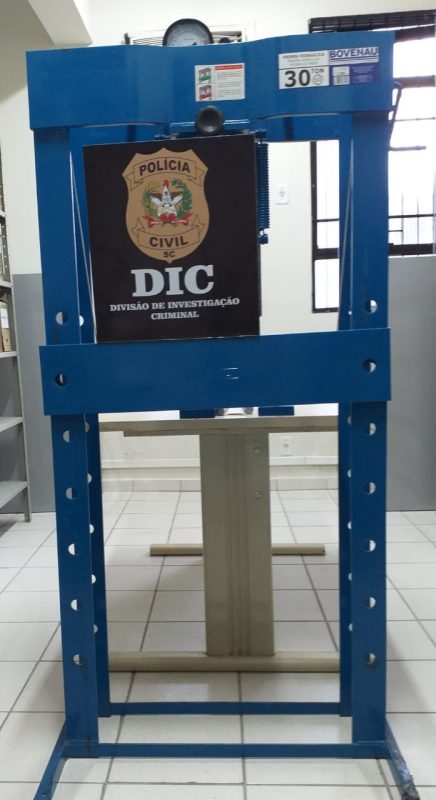 Prensa hidr&aacute;ulica utilizada para preparar a droga para comercializa&ccedil;&atilde;o foi apreendida na casa do suspeito – Foto: Pol&iacute;cia Civil/Divulga&ccedil;&atilde;o