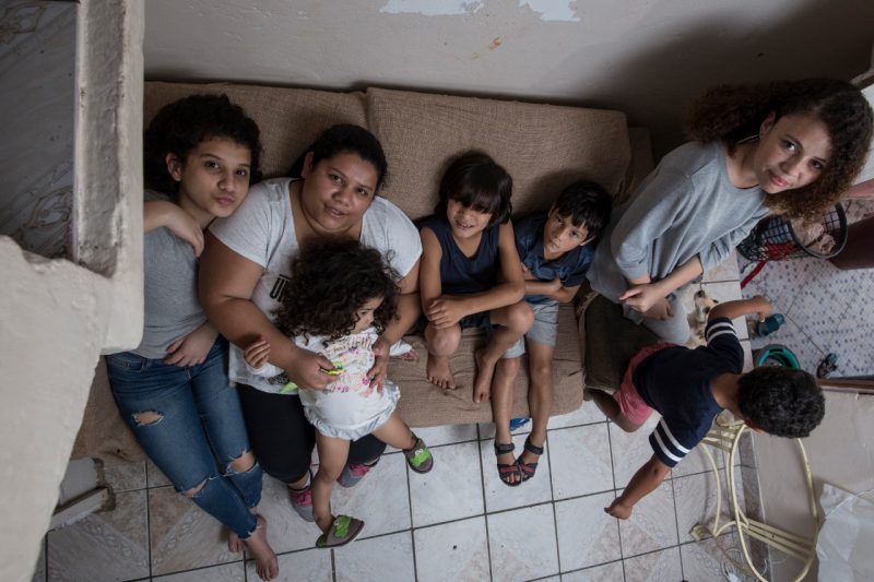 Casas pequenas e fam&iacute;lias numerosas dificultam isolamento no bairro Monte Cristo, em Florian&oacute;polis – Foto: Anderson Coelho/ND