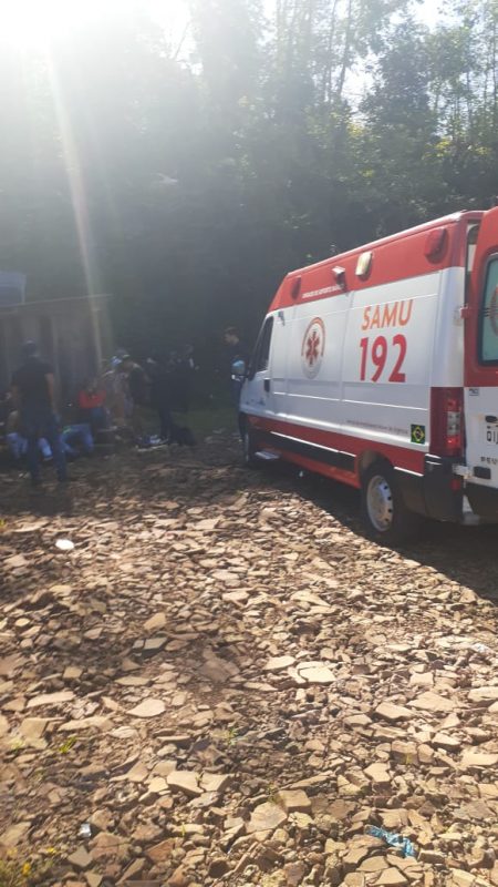 Feridos s&atilde;o resgatados – Foto: Cleiton Kaminski/ND