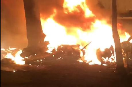 Avi&atilde;o caiu e deixou ao menos quatro feridos – Foto: Reprodu&ccedil;&atilde;o/R7/ND