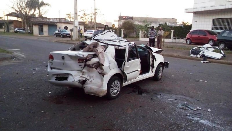 Carro caiu de um viaduto de seis metros- Foto: Bombeiros de Sombrio/ND