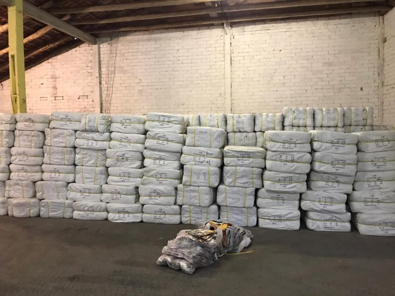 Tr&ecirc;s pessoas foram presas em flagrante no local de armazagem das mercadorias – Foto: Divulga&ccedil;&atilde;o/ND