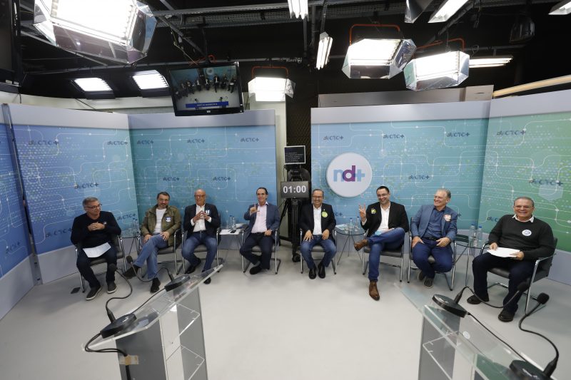 Concorrentes ao governo do Estado v&atilde;o se encontrar s&aacute;bado nos est&uacute;dios da NDTV – Foto: Jos&eacute; Somensi/Divulga&ccedil;&atilde;o/ND