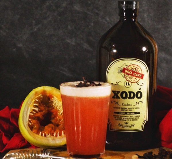 Casa noturna criou drinques engarrafados para vender durante a pandemia – Foto: The Bro Cave Pub/Divulga&ccedil;&atilde;o