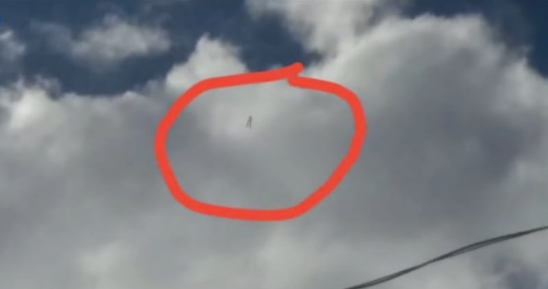 Florianópolis também não fica fora das especulações. Na praia Mole, no Leste da Ilha, pessoas relataram ter visto <a href="<a href="https://ndmais.com.br/noticias/o-ovni-manezinho-a-historia-do-et-da-praia-mole-de-florianopolis/">https://ndmais.com.br/noticias/o-ovni-manezinho-a-historia-do-et-da-praia-mole-de-florianopolis/</a>" target="_blank" rel="noopener noreferrer">ovnis durante o dia,</a> em agosto de 2018. O skatista Marcos Dias gravou, na época, imagens do objeto voador não identificado. Outro <a href="<a href="https://ndmais.com.br/noticias/disco-voador-em-campo-alegre-videos-flagram-outros-casos-em-santa-catarina/">https://ndmais.com.br/noticias/disco-voador-em-campo-alegre-videos-flagram-outros-casos-em-santa-catarina/</a>" target="_blank" rel="noopener noreferrer">ovni também foi visto em Campo Alegre</a>, no Norte de Santa Catarina, e foi testemunhado por mais de 20 pessoas. – Foto: NDTV/Reprodução