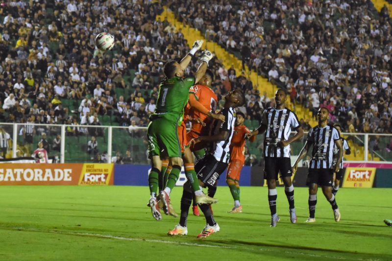 Figueirense decepciona e empata com o Cambori&uacute; no Orlando Scarpelli – Foto: Tiago Winter/Camboriu/Divulga&ccedil;&atilde;o/ND