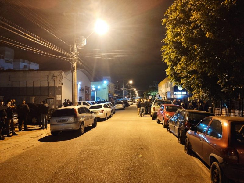 Opera&ccedil;&atilde;o acontece durante o dia e mandados est&atilde;o sendo cumpridos em Florian&oacute;polis, S&atilde;o Jos&eacute; e Palho&ccedil;a – Foto: Pol&iacute;cia Civil/Divulga&ccedil;&atilde;o