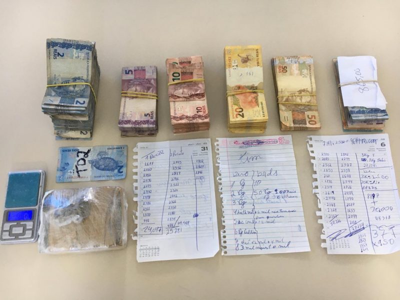 Anota&ccedil;&otilde;es do tr&aacute;fico foram apreendidas durante a opera&ccedil;&atilde;o – Foto: Pol&iacute;cia Civil/Divulga&ccedil;&atilde;o