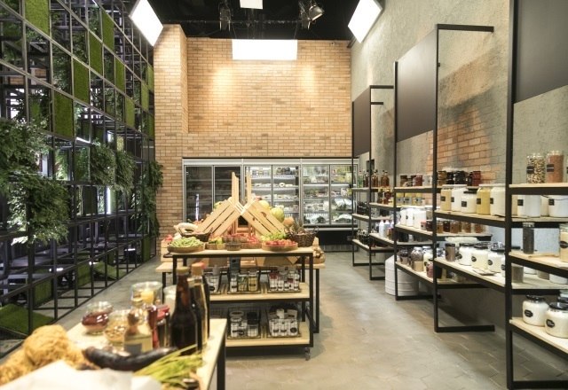 Será que os chefs conseguirão aguentar a pressão do reality show? – Foto: Foto: Antonio Chahestian/Record TV