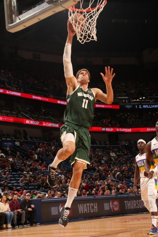 Brook Lopez &eacute; pe&ccedil;a fundamental na prote&ccedil;&atilde;o do garraf&atilde;o do Bucks – Foto: Divulga&ccedil;&atilde;o/NBA/ND
