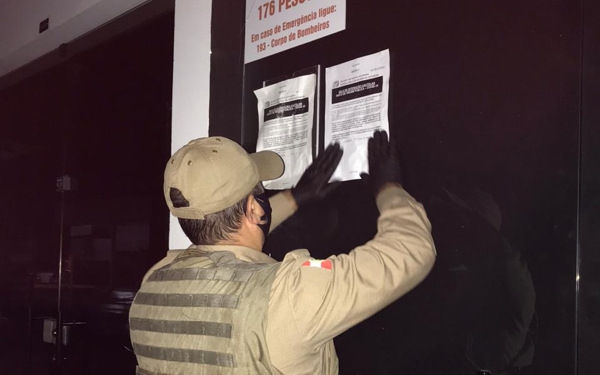 615 estabelecimentos foram notificados por n&atilde;o disponibilizarem &aacute;lcool 70%, entre sexta-feira (17) e a &uacute;ltima segunda-feira (20) – Foto: Pol&iacute;cia Militar/Divulga&ccedil;&atilde;o ND