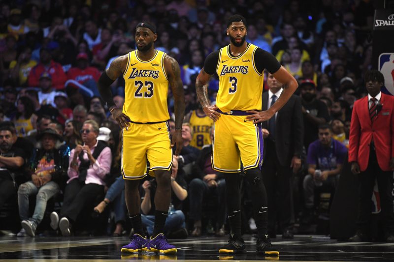 LeBron James e Anthony Davis s&atilde;o os respons&aacute;veis por colocar a franquia entre os favoritos pelo t&iacute;tulo – Foto: Reprodu&ccedil;&atilde;o/LALakers/ND
