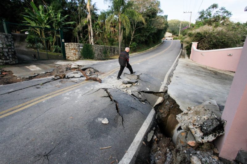 Rodovia na Vargem Grande, um dos bairros de Florianópolis mais afetados após chuvas do final de semana – Foto: Leo Munhoz/ND