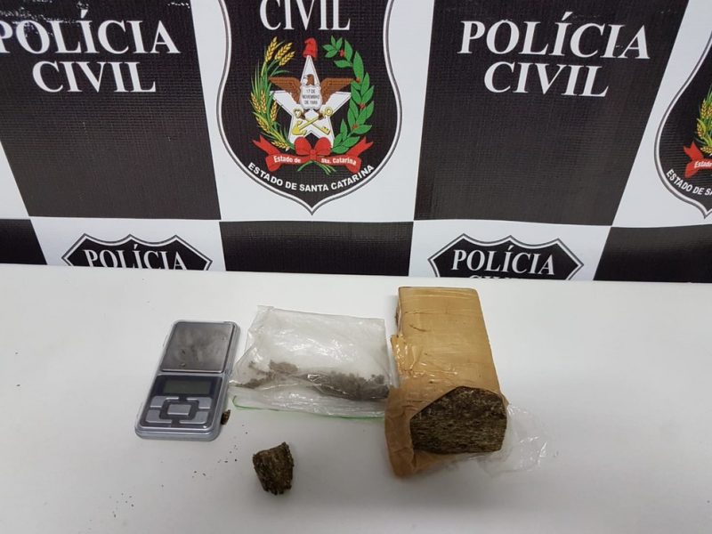 Pol&iacute;cia apreendeu maconha na 5&ordf; fase da Opera&ccedil;&atilde;o Woodstock Cond&aacute;, em Chapec&oacute; – Foto: Pol&iacute;cia Civil/Divulga&ccedil;&atilde;o