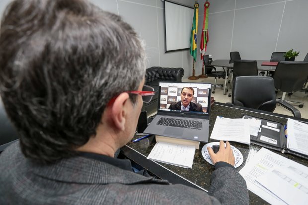 Medidas foram anunciadas em videoconfer&ecirc;ncia entre o governador Carlos Mois&eacute;s e o secret&aacute;rio Estadual da Sa&uacute;de, Andr&eacute; Mota Ribeiro – Foto: Mauricio Vieira/Secom