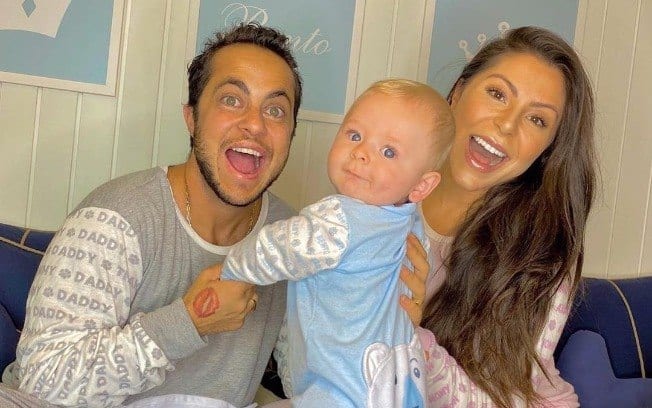 Thammy Miranda e a esposa, Andressa Ferreira, com o filho – Foto: Reprodução/ND