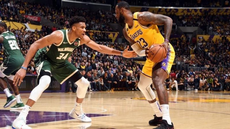 Giannis Antetokounmpo e LeBron James s&atilde;o os favoritos para o pr&ecirc;mio de MVP da temporada – Foto: NBA/Divulga&ccedil;&atilde;o