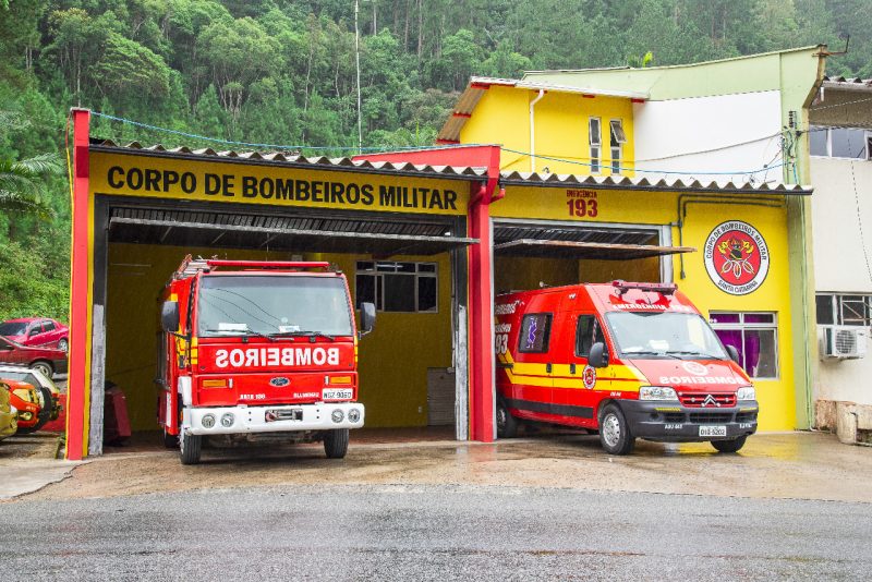 Por telefone, bombeiro ajuda a salvar bebê engasgado em Blumenau – Foto: CBM/Divulgação/ND