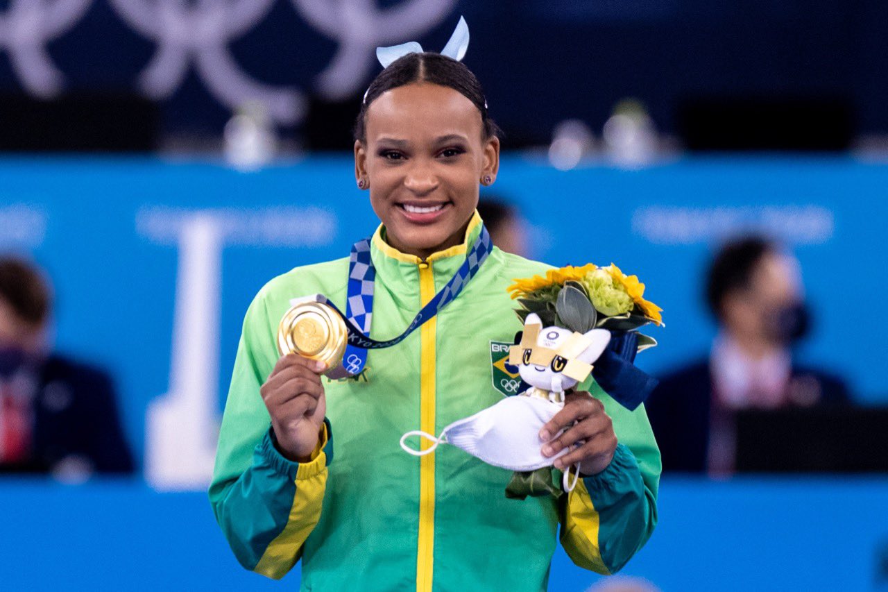 Para a história! Rebeca Andrade conquista o ouro no salto em Tóquio