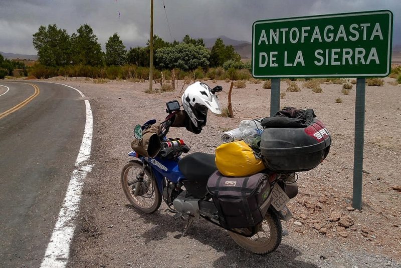 Motociclista de Maravilha se prepara para dar a volta ao mundo com uma Pop 100 &#8211; Foto: Alex Tibola/Divulgação/ND