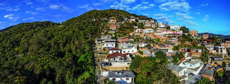 Maciço do Morro da Cruz, em Florianópolis, é uma área de ocupação – Foto: Anderson Coelho/ND