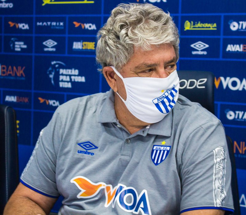 Geninho segue no Ava&iacute;, mas diretoria estuda mudan&ccedil;as no elenco – Foto: Andr&eacute; Palma Ribeiro/Ava&iacute; FC