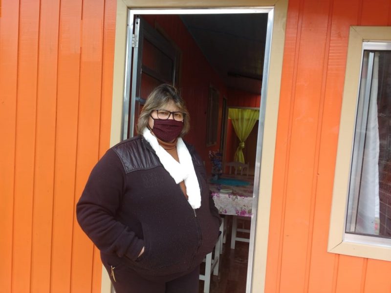 Pousada laranja constru&iacute;da nos &uacute;ltimos quatro anos &eacute; a paix&atilde;o de Margarete. E tamb&eacute;m uma das principais fontes de renda – Foto: Felipe Bottamedi/Divulga&ccedil;&atilde;o/ND