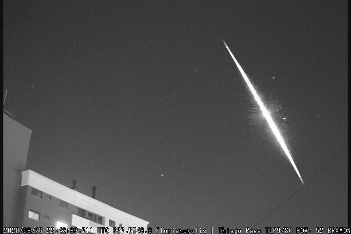 Fen&ocirc;meno foi captado no c&eacute;u de Florian&oacute;polis – Foto: Thiago Paes / BRAMON