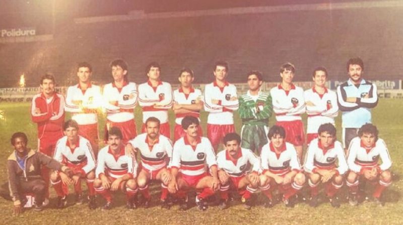Time da Brusatur do Bairro Bela Vista, S&atilde;o Jos&eacute;, em jogo realizado no est&aacute;dio Orlando Scarpelli em 1988. Em p&eacute;: Bet&atilde;o, Rato, Dami&atilde;o, Tadeu, William Gog&oacute;, Almir, Paulinho, Marquinhos, Marcos e Vilmar (presidente). Agachados: Patolino (roupeiro), Boca, Valter, Valcir, Toninho, Samuel, Roger, Fernando e Amarildo. – Foto: Edson Silva/ND